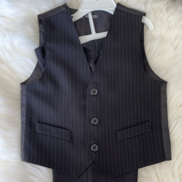 Boys Dress Suit with Vest and Pants, size 3T black - Picture 2 of 7